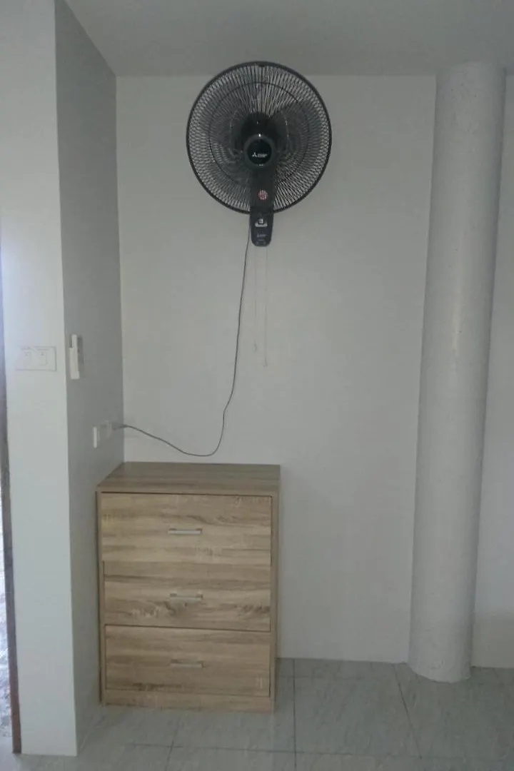 Easy Rooms And Minimart Ko Lanta 2*,