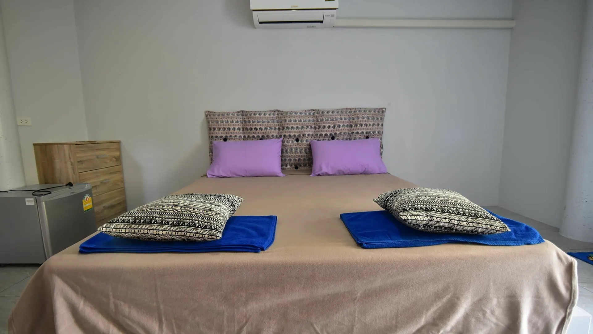Easy Rooms And Minimart Ko Lanta Gæstehus